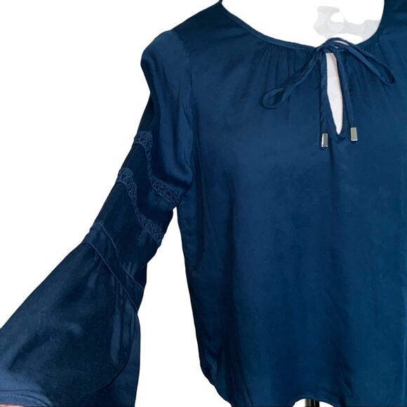 Lovestitch Boho style flared sleeve blue top pullover with front tie size small - Picture 2 of 8
